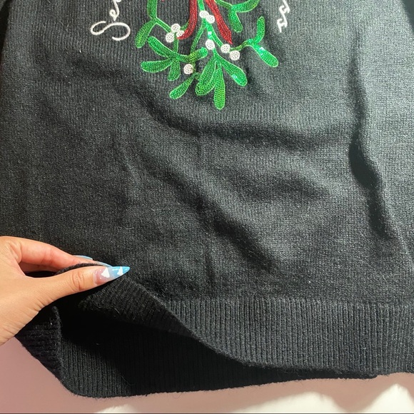 H&M cute Christmas/holiday sweater! - Picture 4 of 5